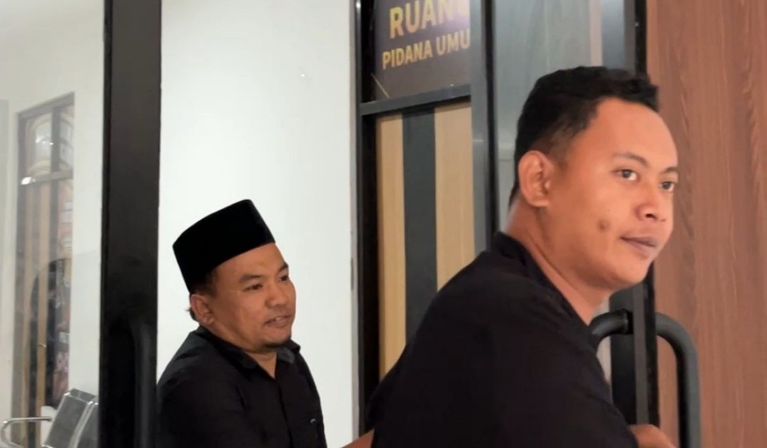 Aktivis Berikan Keterangan-Data ke Mapolres Pamekasan Atas Laporan Pada Korwil BGN