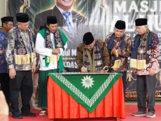 Menteri Pendidikan Resmikan Masjid Muhammadiyah di Bangkalan, Dorong Fungsi Ibadah dan Sosial
