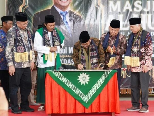 Menteri Pendidikan Resmikan Masjid Muhammadiyah di Bangkalan, Dorong Fungsi Ibadah dan Sosial