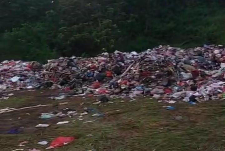 Warga Menolak, DLH Bangkalan Tetap Buang Sampah di Lahan Rencana Islamic Science Park