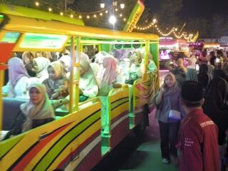 Sambut 1 Muharam 1448 H, Santri-Siswa di Pamekasan Keliling Kota dengan Odong-odong