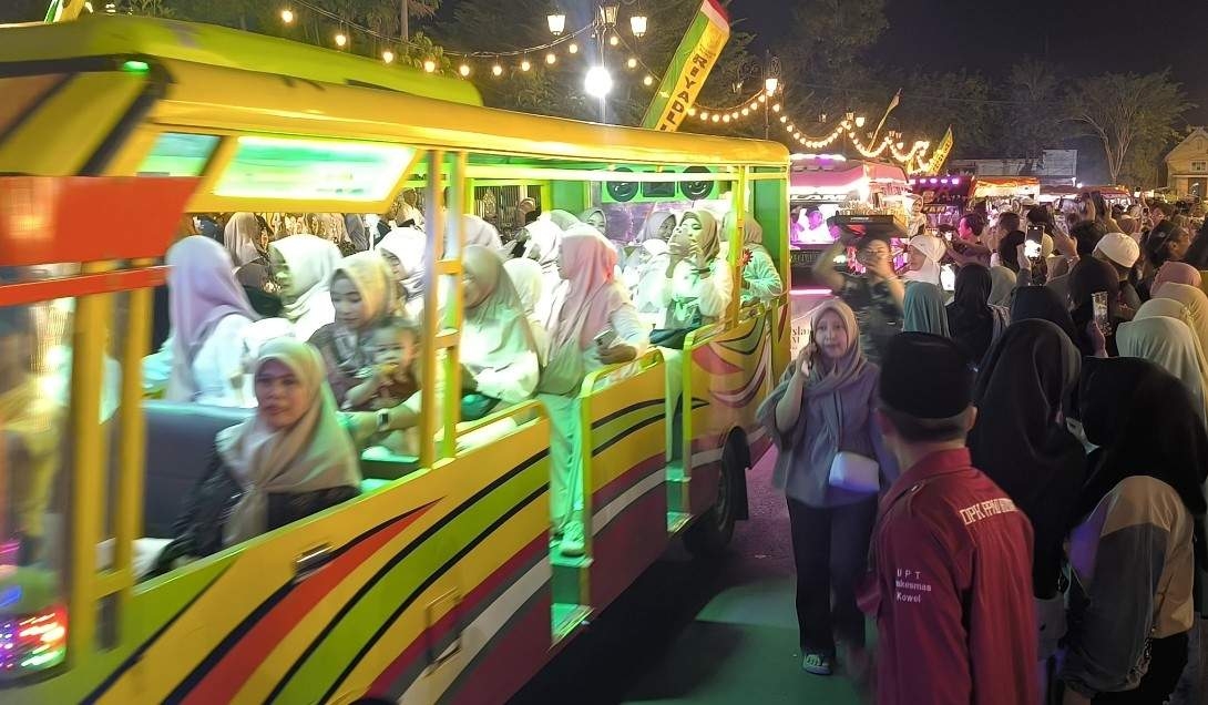 Sambut 1 Muharam 1448 H, Santri-Siswa di Pamekasan Keliling Kota dengan Odong-odong