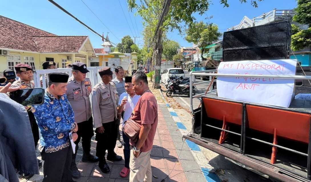 Mobdin Bapperida Diduga Berganti Milik Perorangan, Aktivis Pamekasan Demo Inspektorat