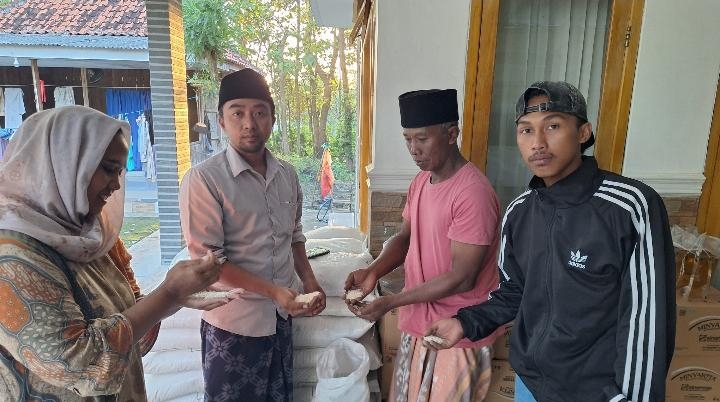 Setelah Diprotes Kades, Bulog Mulai Salurkan Beras Pengganti ke 23 Desa di Bangkalan