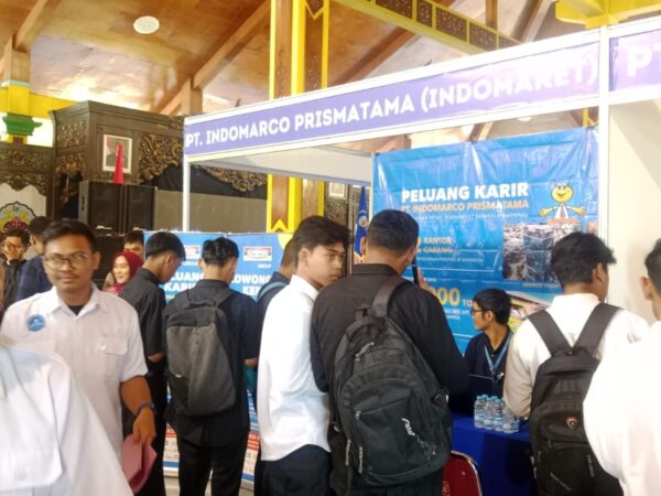 Ribuan Loker Dibuka di Bangkalan, Bupati Lukman Targetkan 1.000 Warga Langsung Terserap Kerja