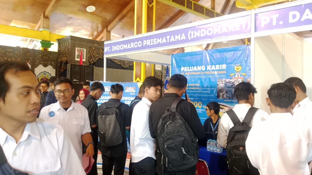 Ribuan Loker Dibuka di Bangkalan, Bupati Lukman Targetkan 1.000 Warga Langsung Terserap Kerja