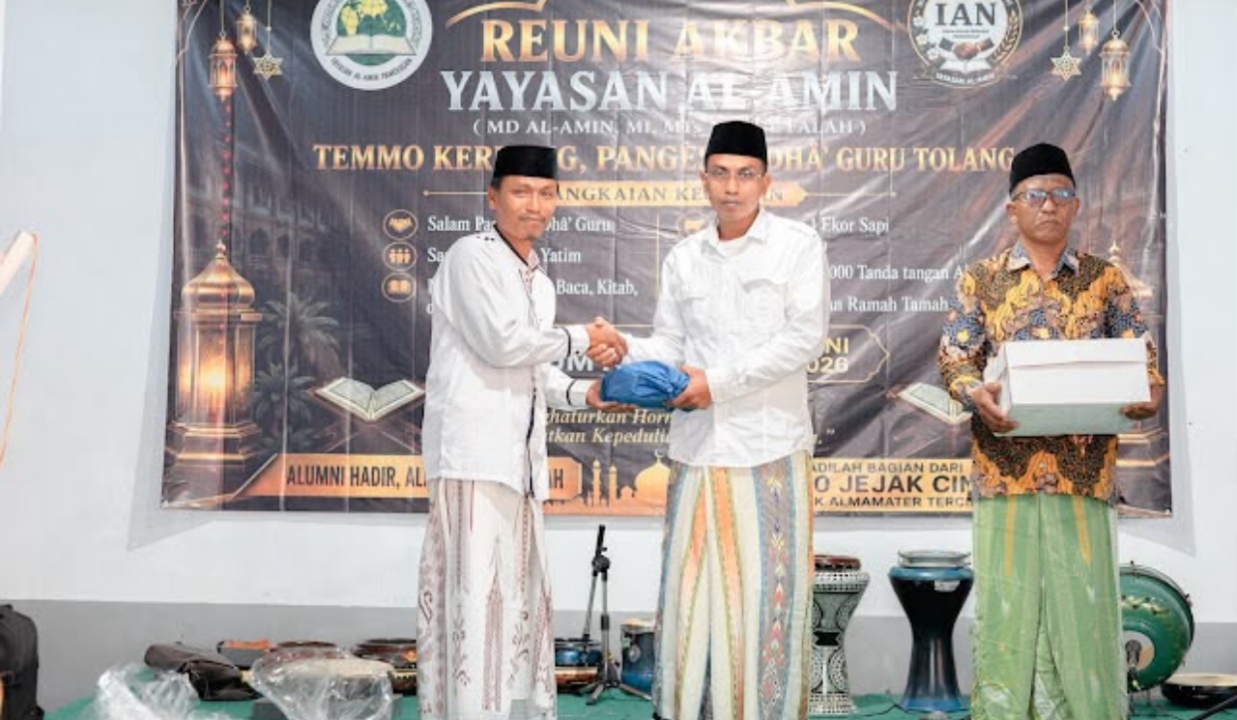 Alumni Nurul Falah Pamekasan Hadiahkan Sapi ke Yayasan Saat Reuni