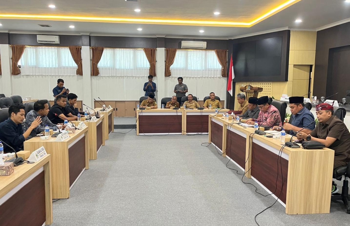 Soroti Ratusan Plt Pimpinan OPD, Formatur Tekan Bupati Pamekasan Melalui DPRD