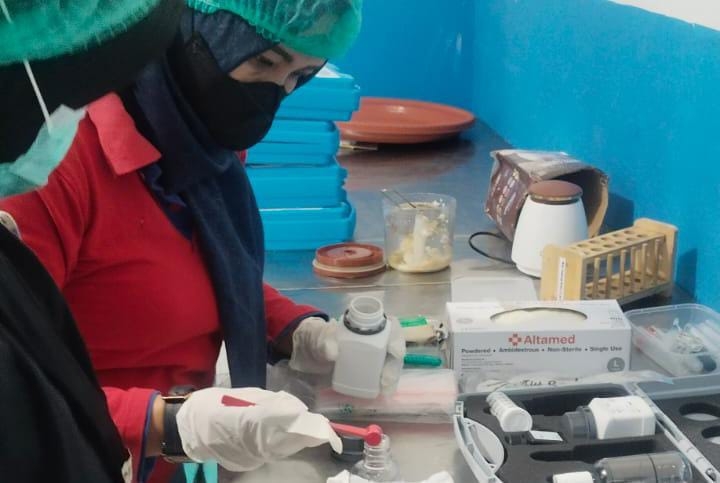 Antisipasi Kejadian Berulang, Si Dokkes Uji Kimia Menu SPPG Kemala Bhayangkari Pamekasan