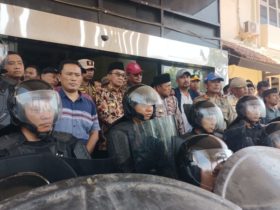 Kades dan Blater Kembali Dampingi Bupati Pamekasan Temui Massa Aksi Formatur
