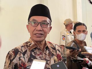 Demonstran Sebut Stafsus Melarikan Diri, Bupati Pamekasan: Itu Hak Dia!