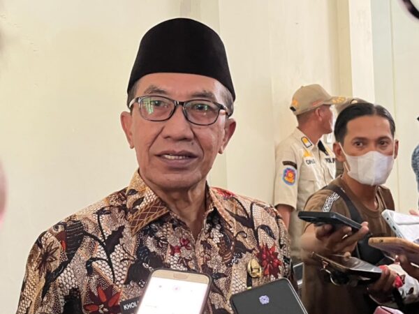 Demonstran Sebut Stafsus Melarikan Diri, Bupati Pamekasan: Itu Hak Dia!