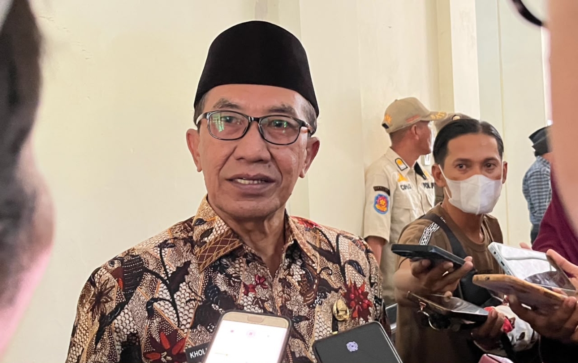 Demonstran Sebut Stafsus Melarikan Diri, Bupati Pamekasan: Itu Hak Dia!