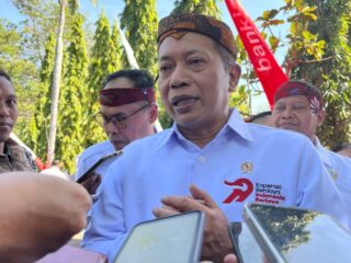 Menkop Enggan Bahas Kipas Kopdes Senilai Rp1.8 Triliun Saat Hadiri Harkopnas Pamekasan