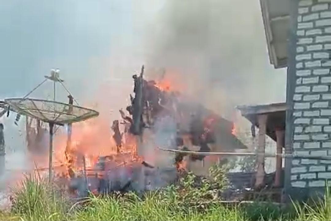Musala Kayu Milik Lansia Ludes Terbakar Api di Waru Pamekasan