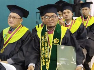 Ketua LPTNU Pamekasan Raih Wisudawan Terbaik Prestasi Khusus di UINSA Surabaya