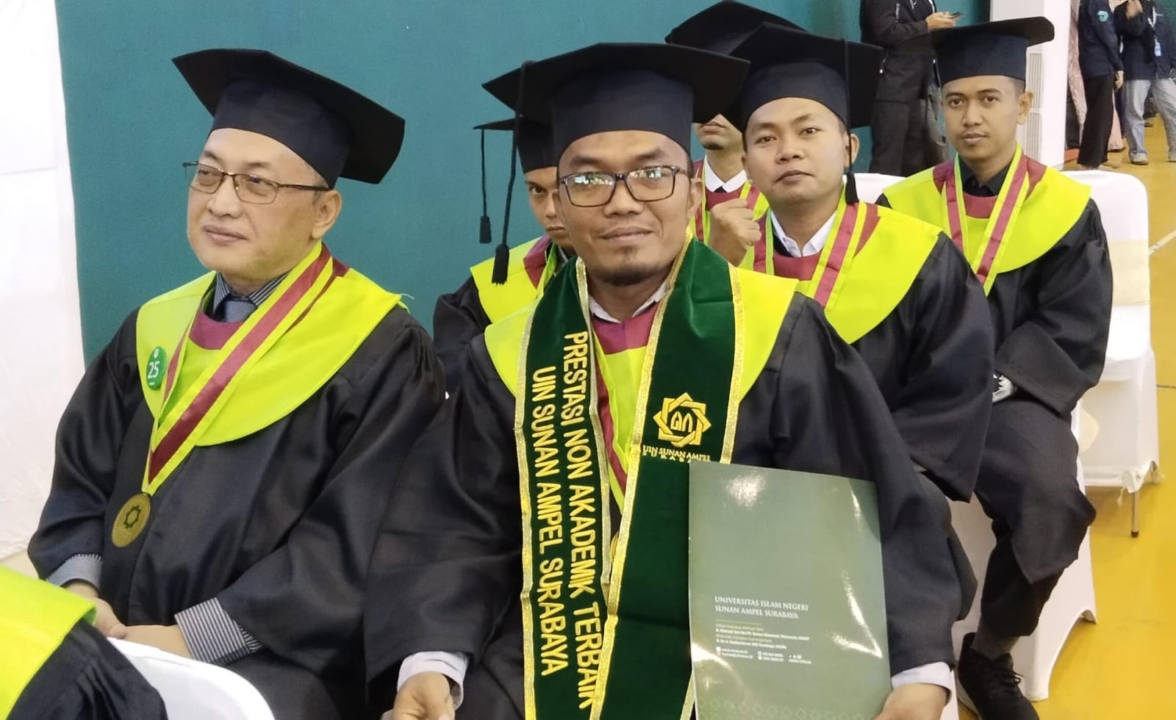 Ketua LPTNU Pamekasan Raih Wisudawan Terbaik Prestasi Khusus di UINSA Surabaya