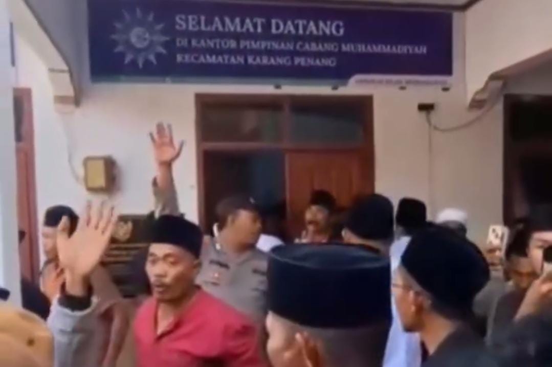 Isu Pelaporan, Alumni-Simpatisan Ponpes Karang Durin Sampang Geruduk PC Muhammadiyah