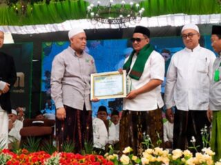 Sultan Madura Haji Her Sumbang Rp500 Juta pada IDB Banyuanyar Pamekasan