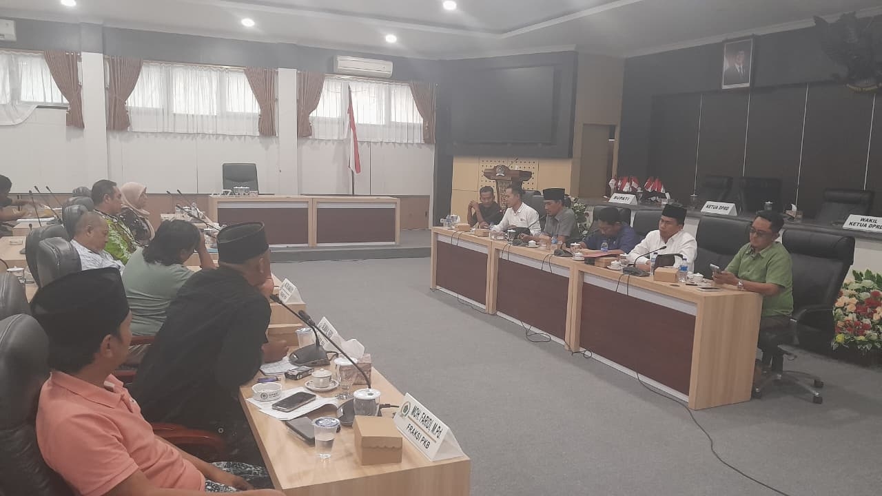 Korban Dugaan Investasi Bodong BRI Pamekasan Geruduk DPRD, Desak Telusuri Aliran Dana
