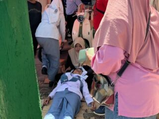Panitia Lenyap Jelang Finis, Puluhan Peserta Gerak Jalan Pamekasan Pingsan Tanpa Penanganan
