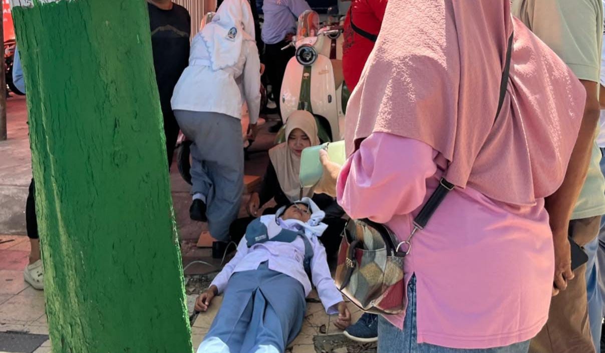 Panitia Lenyap Jelang Finis, Puluhan Peserta Gerak Jalan Pamekasan Pingsan Tanpa Penanganan