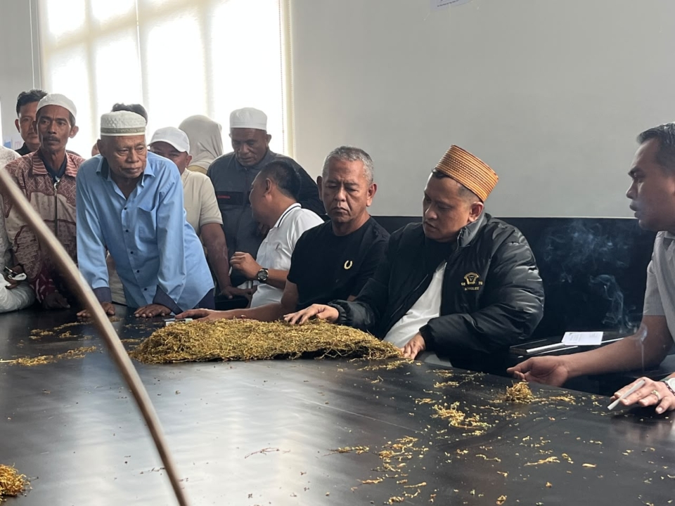 Gudang Haji Her Pamekasan Beli Tembakau Perdana, Harga Tembus Rp75 Ribu