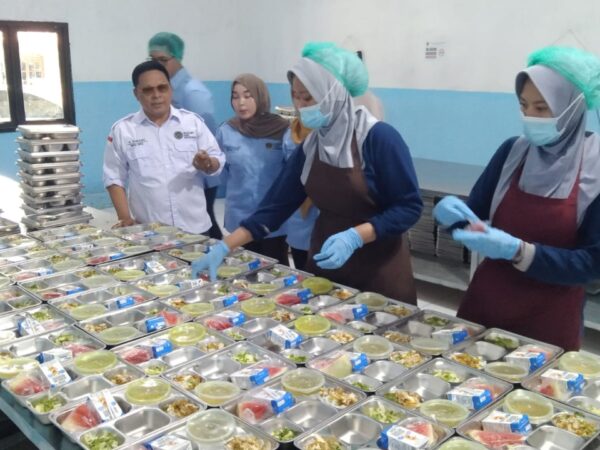 Dituding Timbulkan Bau Tak Sedap, Pengelola SPPG Gili Timur Tantang Cek Langsung ke Lokasi