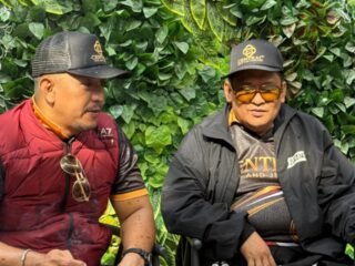 Keuntungan untuk Duafa-Yatim, Haji Her Beli 2 Kg Emas di Central 88 Gold Pamekasan