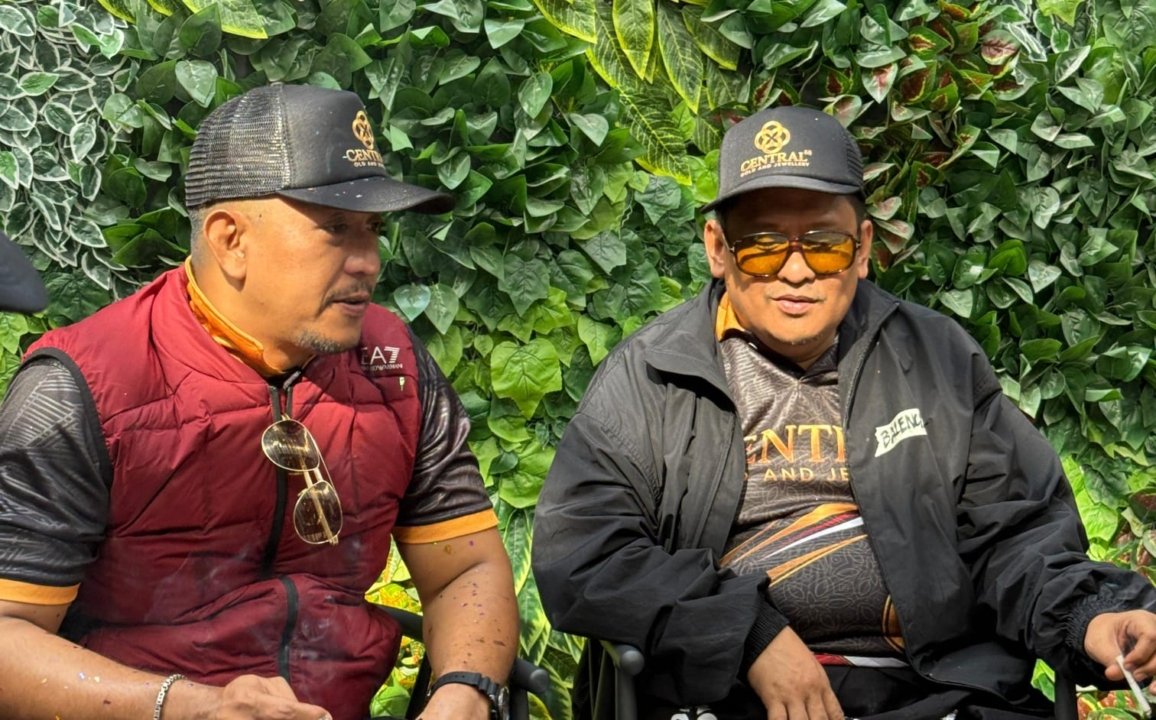 Keuntungan untuk Duafa-Yatim, Haji Her Beli 2 Kg Emas di Central 88 Gold Pamekasan