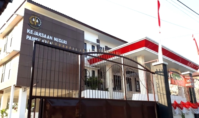 Tersangka Buram, Aktivis Bakal Lempari Kotoran Hewan ke Kantor Kejari Pamekasan