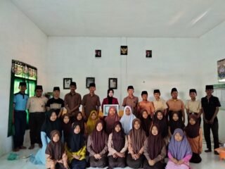 Mahasiswa KKN UA Posko 09 Gelar Pelatihan Public Speaking Untuk Siswa Agung Damar