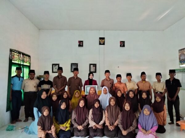 Mahasiswa KKN UA Posko 09 Gelar Pelatihan Public Speaking Untuk Siswa Agung Damar