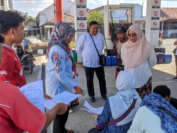 Dampak Layani Pembelian Jeriken, Antrean Mengular di Sejumlah SPBU Pamekasan