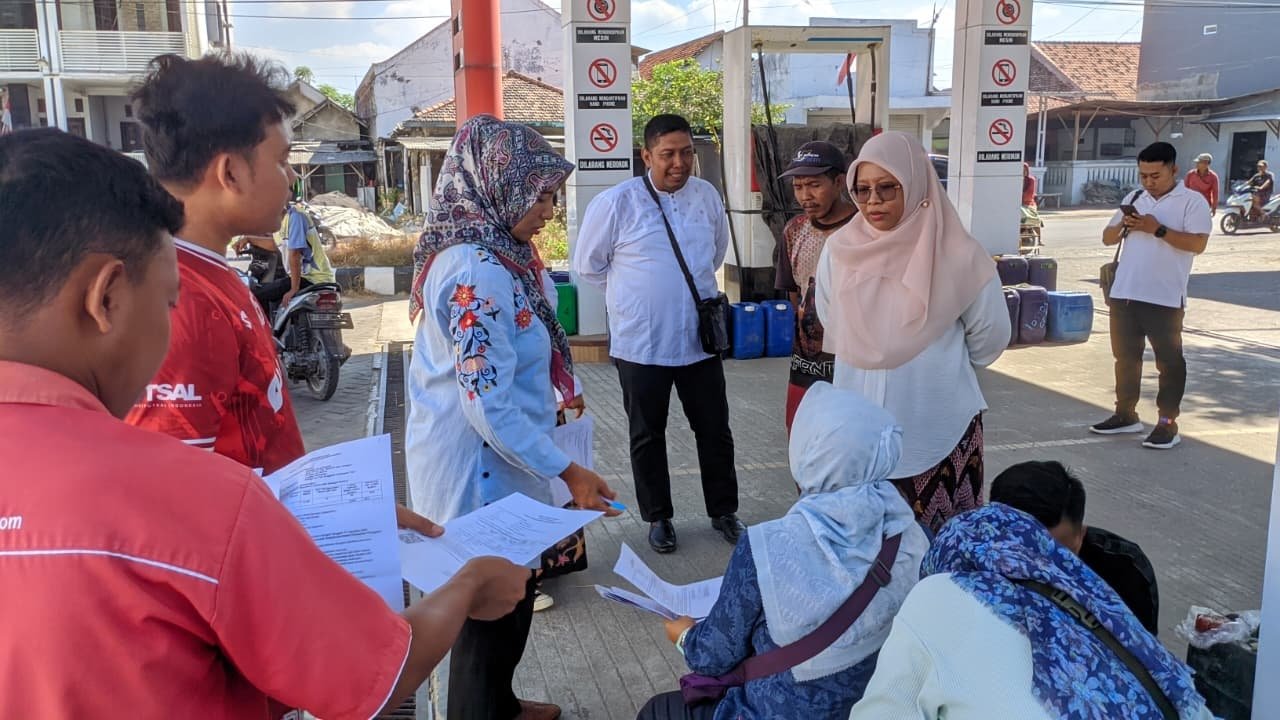 Dampak Layani Pembelian Jeriken, Antrean Mengular di Sejumlah SPBU Pamekasan