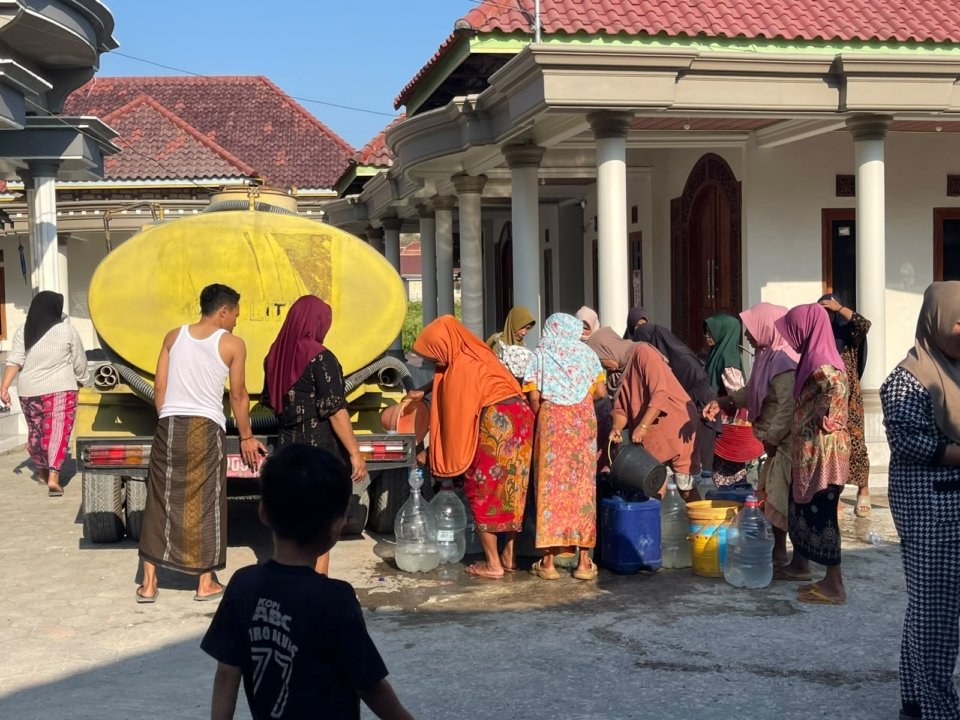 JIP Gandeng BPBD Pamekasan Salurkan Bantuan Air Bersih Gratis pada Warga