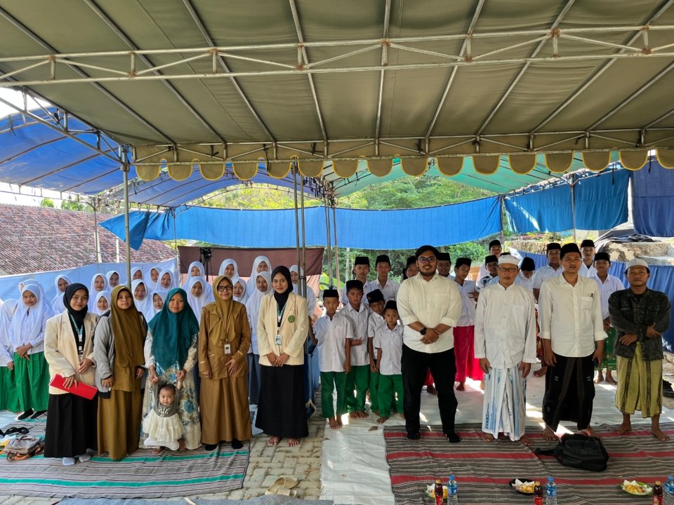 KKN UA Posko 09 Gandeng DLH Kabupaten Sumenep Gelar Green Action, Dorong Penguatan Kesadaran Ekologis di Lingkungan Pesantren
