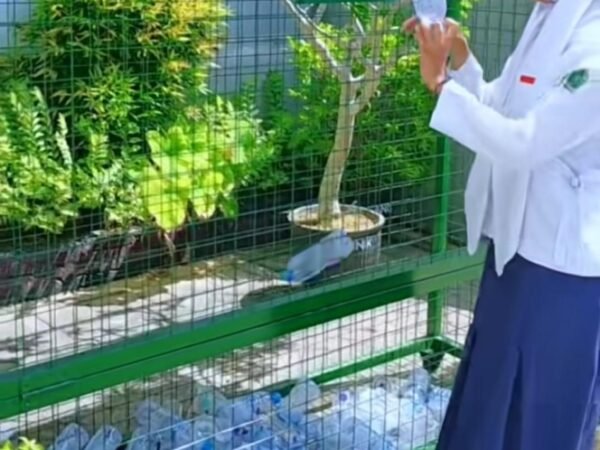 Apresiasi Lembaga Pendidikan Sediakan Bank Sampah Botol Plastik, DLH Pamekasan Berharap Lebih Banyak