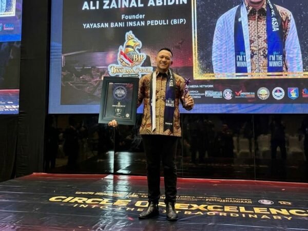 Peduli Yatim dan Duafa, Founder BIP Pamekasan Raih Dua Perhargaan Asia Award