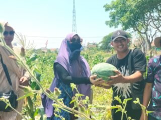 Istri Muda Bupati Pamekasan Antusias Petik Buah di Kebun SAE Farm Lapas