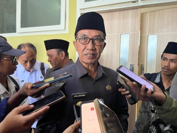 Bupati Pamekasan Masih Pertimbangkan Temui Demo Aktivis UHC