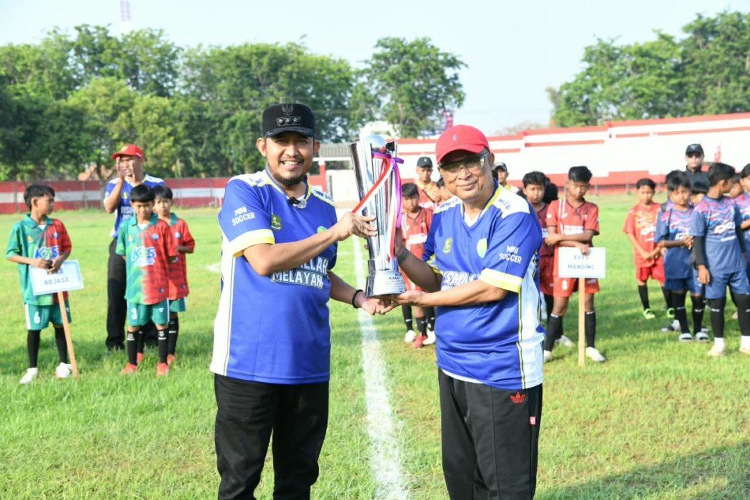 Dari Lapangan Sekolah, Bupati Sumenep Buka Turnamen Sepak Bola Mini Soccer U-13 Antar KKKS SD