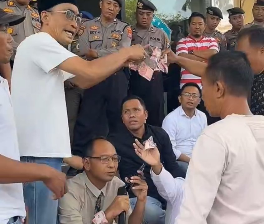 Mayat Ditahan RSUD Smart Gegara Tidak Mampu Bayar, Aktivis Taburi Uang Kadinkes Pamekasan