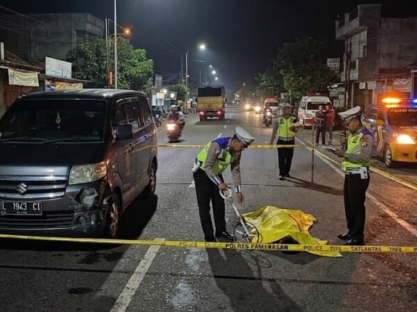 Nyebrang Jalan, Warga Bugih Pamekasan Meninggal Ditabrak Minibus