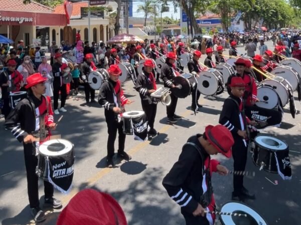 New Gita Nuris Palengaan Tampil Memukai pada Festival Drumband Harjad Pamekasan 496