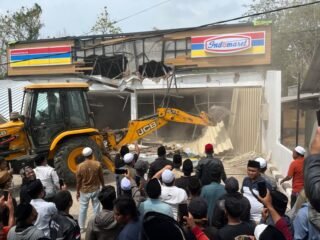 Ribuan Alumni Ponpes dan Santri Palengaan Pamekasan Gusur Bangunan Indomaret