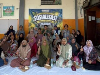 Sosiologi UNESA Perkuat Literasi Bahaya Mikroplastik dan Pengelolaan Sampah pada Perempuan Nelayan Kenjeran