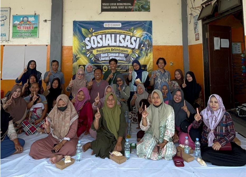 Sosiologi UNESA Perkuat Literasi Bahaya Mikroplastik dan Pengelolaan Sampah pada Perempuan Nelayan Kenjeran