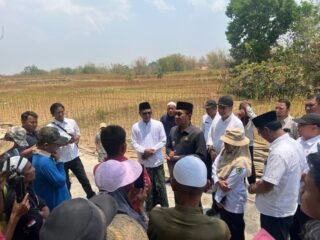 Dana Hasil Utang, Bupati Pamekasan Tinjau Jembatan Swadaya di Palengaan Daja