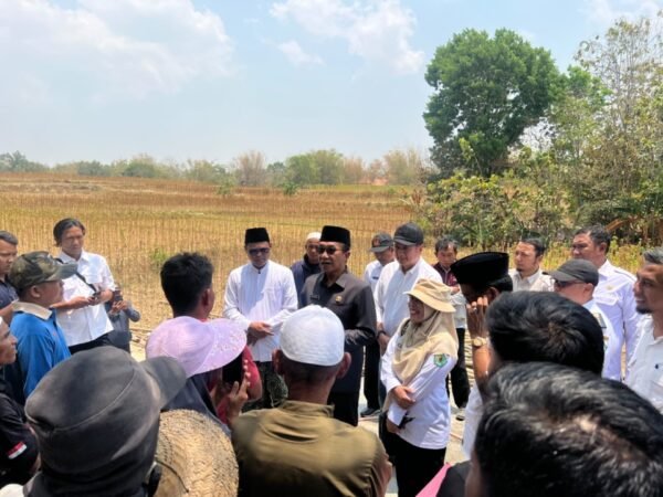 Usai Jembatan, Warga Palengaan Daja Pamekasan Bakal Perbaiki Jalan Secara Swadaya